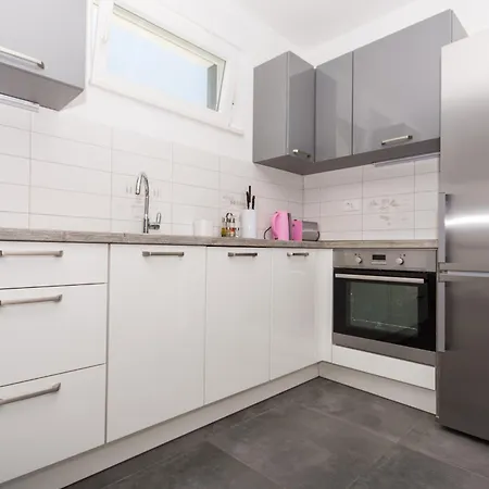 Apartment Piramida *