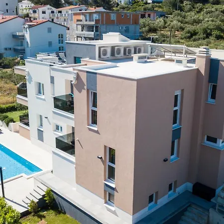 Apartment Piramida