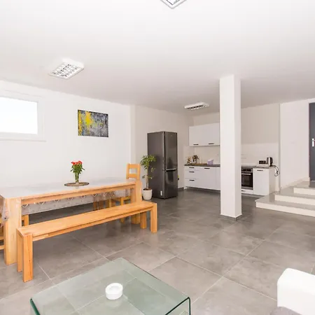 Apartment Piramida *